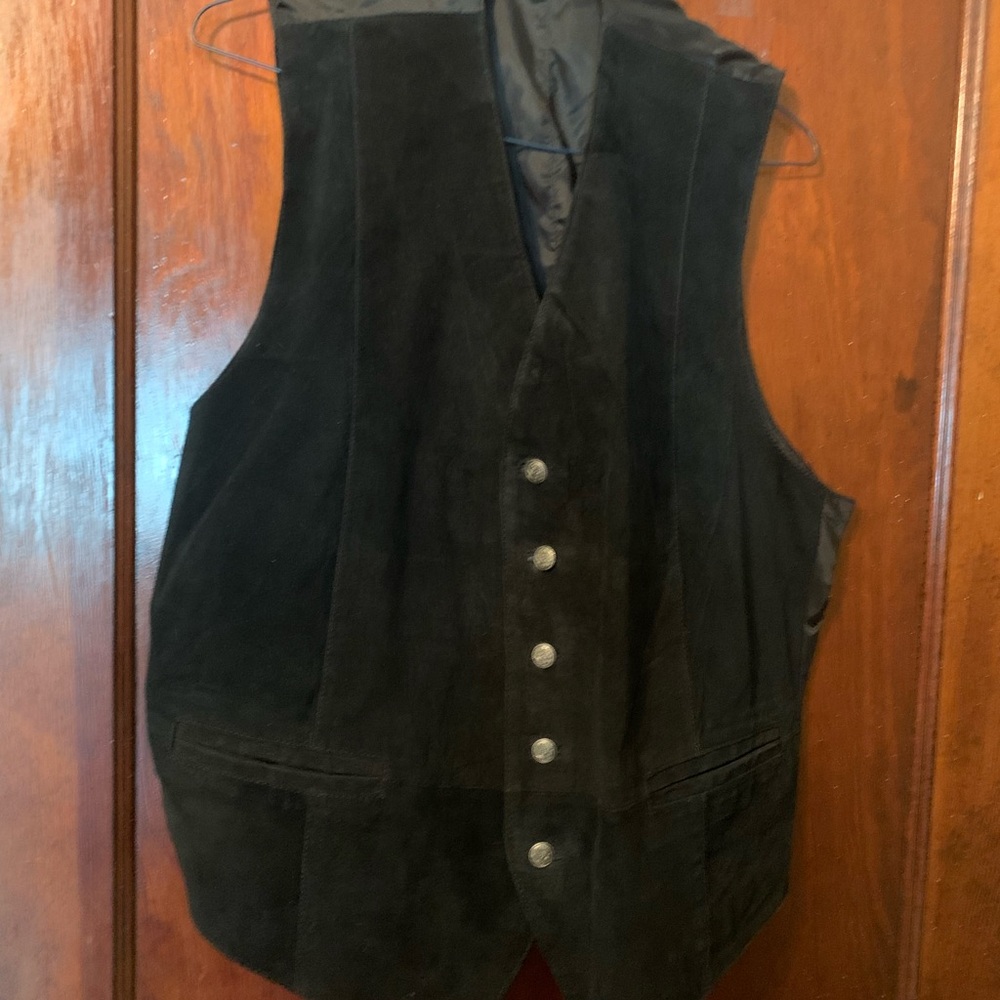 Sostanza Black Suede Vest – US L, Luxe Layering Piece